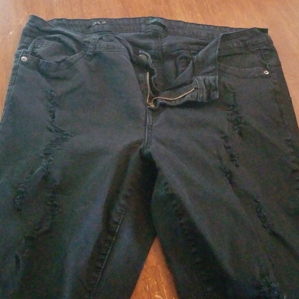 Black distressed stretchy jeans